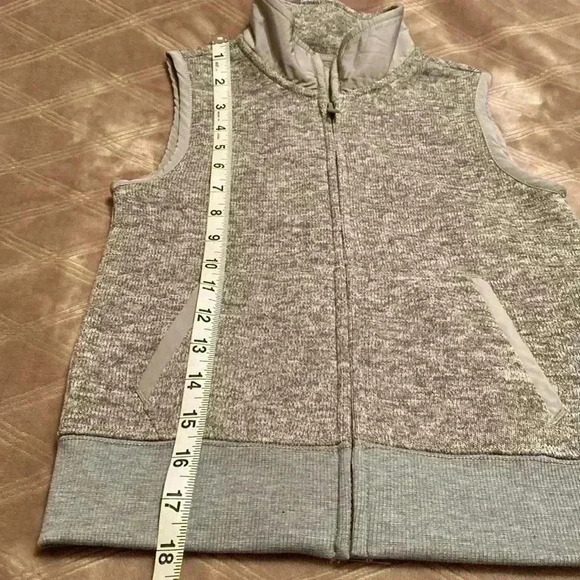 Crewcuts Kids Heathered Gray Fabric Vest in Size 4-5. - Picture 11 of 11
